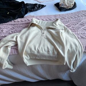 NWT Abercrombie Cropped Sweatshirt